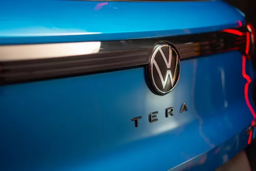 Tera: Logo trasero iluminado